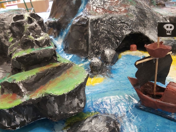 Un volcan sur une île de pirates ? En voilà une histoire !
